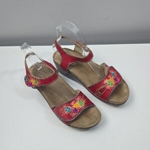 L'ARTISTE Red Sandals with Floral Design